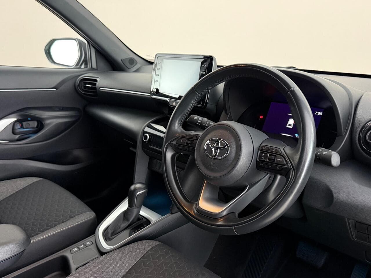 Toyota Yaris Cross thumbnail Interior Front