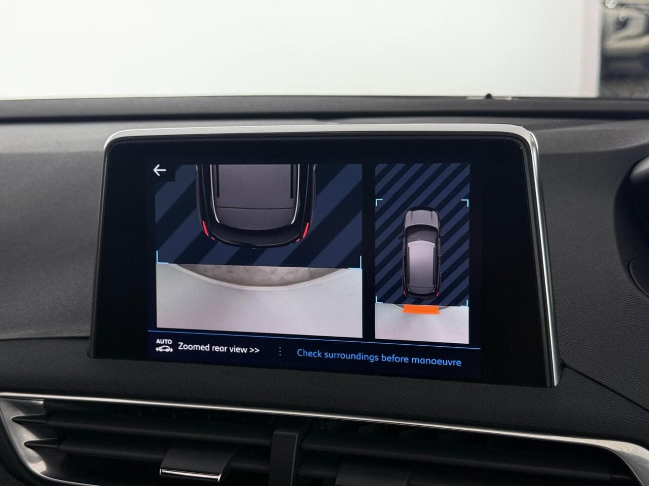 Peugeot 3008 thumbnail Infotainment System