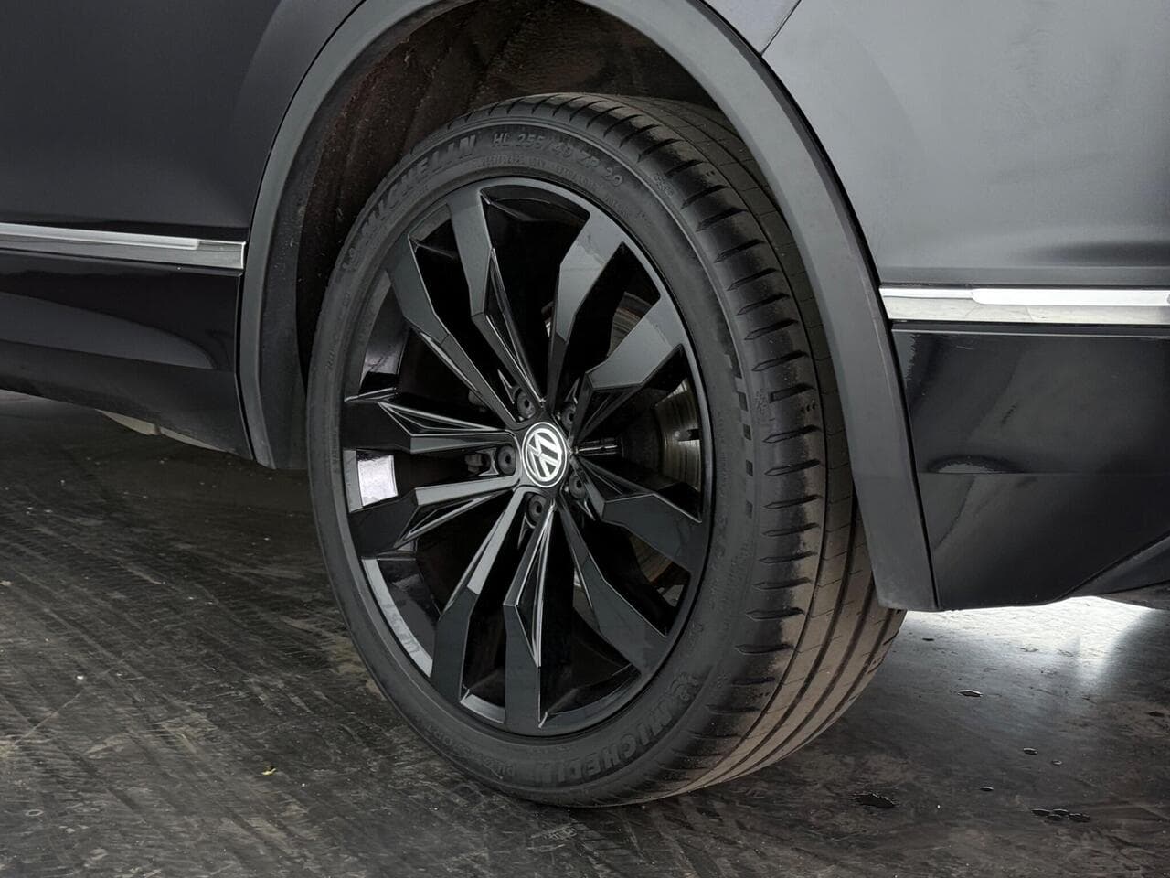Volkswagen Tiguan thumbnail Wheel