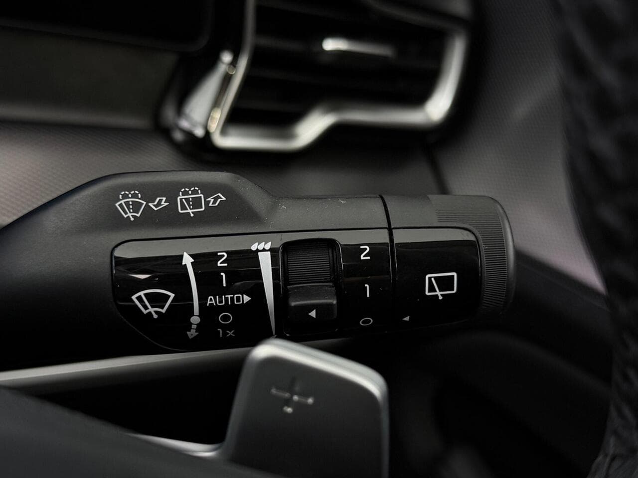 Kia Sportage thumbnail Misc Controls