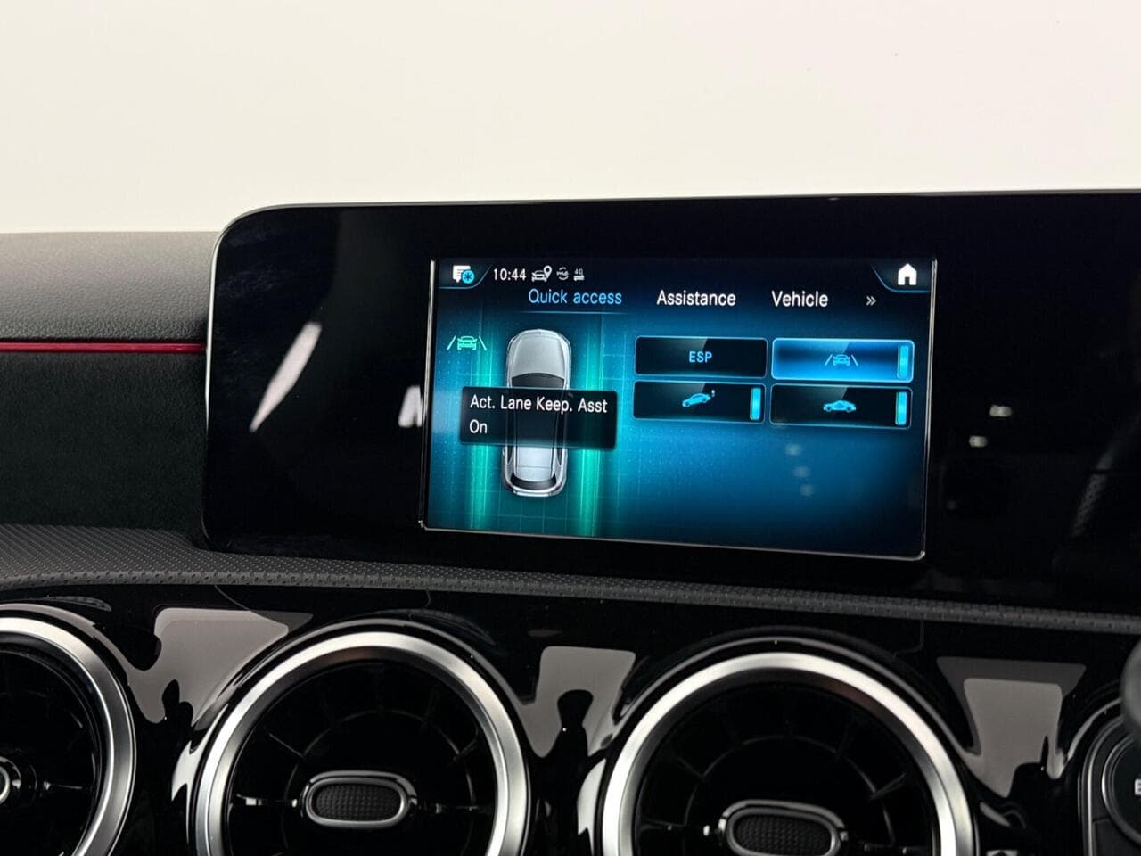 Mercedes-Benz A Class thumbnail Infotainment System