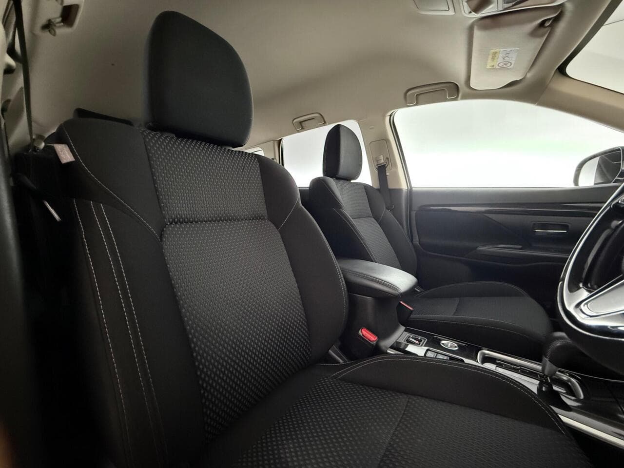 Mitsubishi Outlander thumbnail Seat Driver