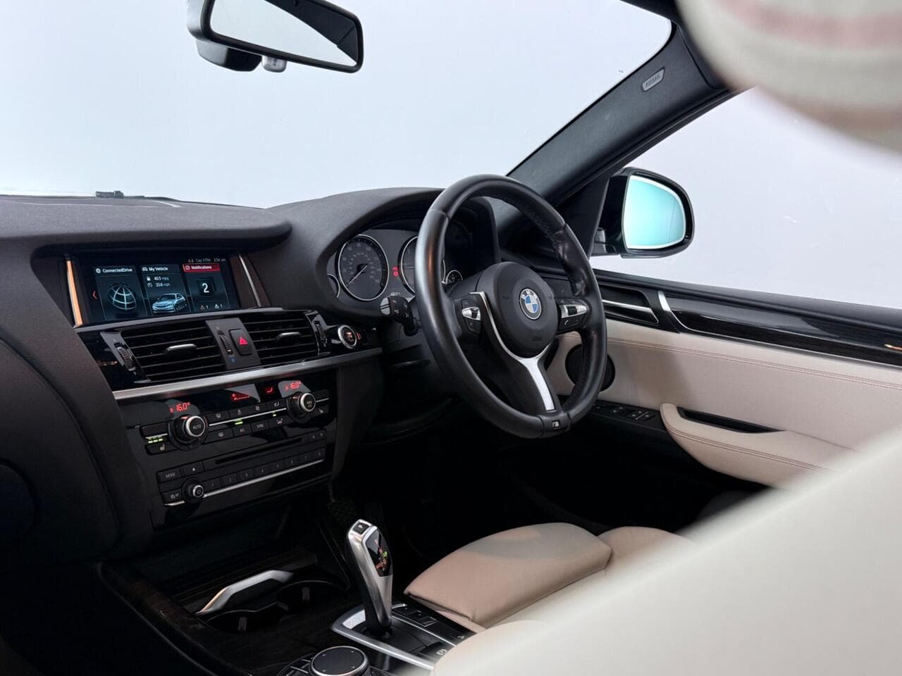 BMW X4 thumbnail Interior Front