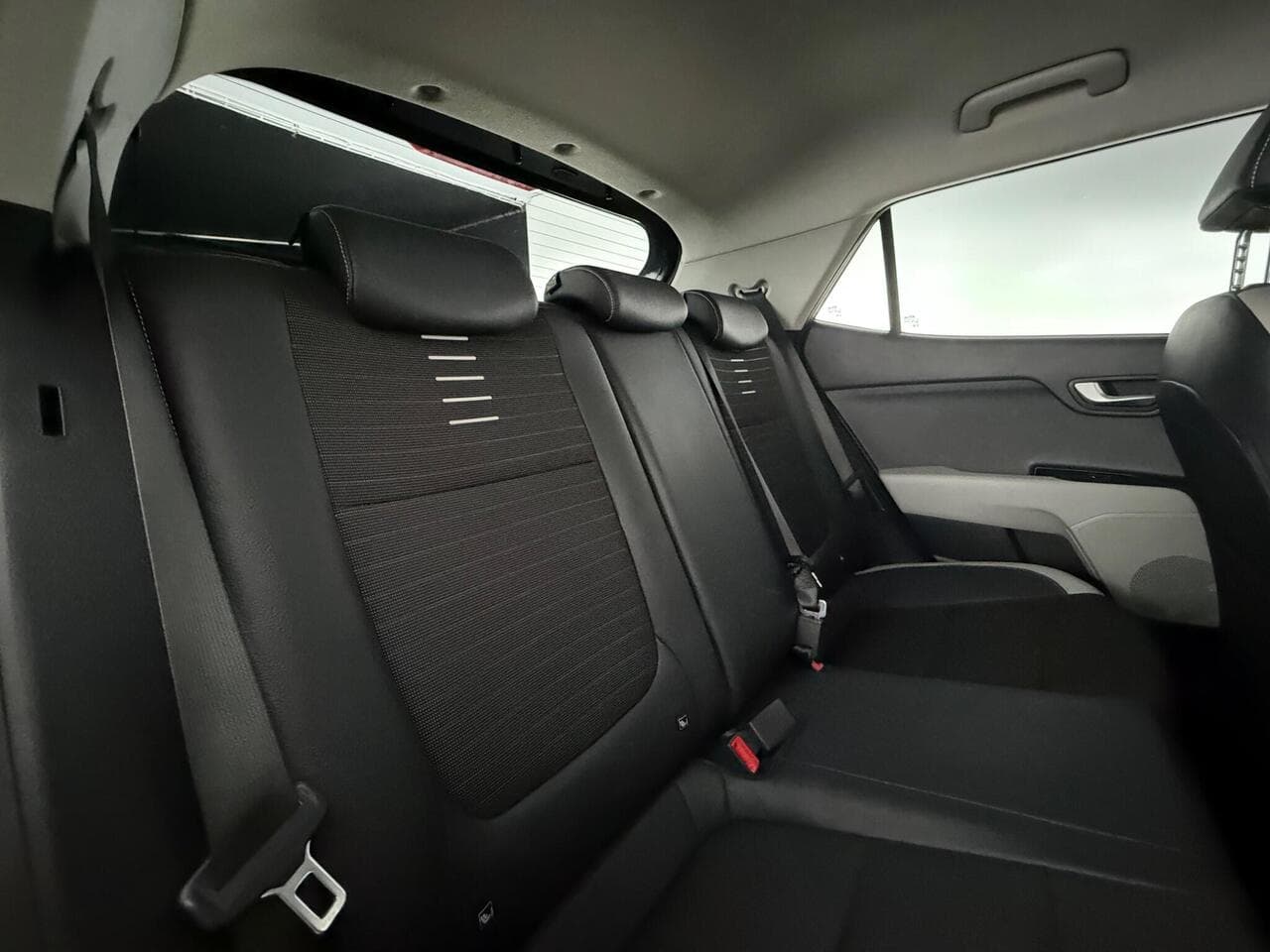 Kia Stonic thumbnail Seats Rear