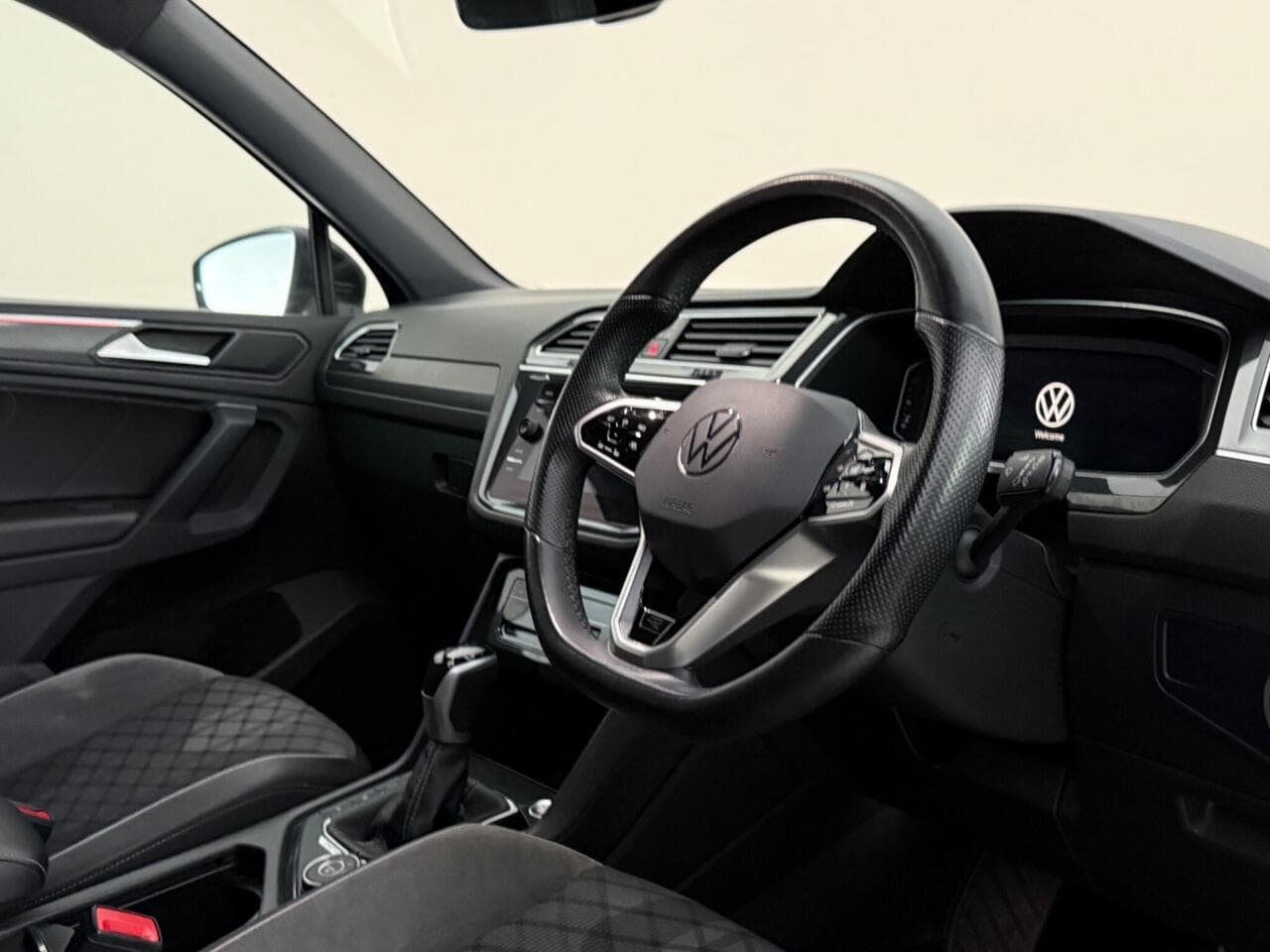 Volkswagen Tiguan thumbnail Interior Front