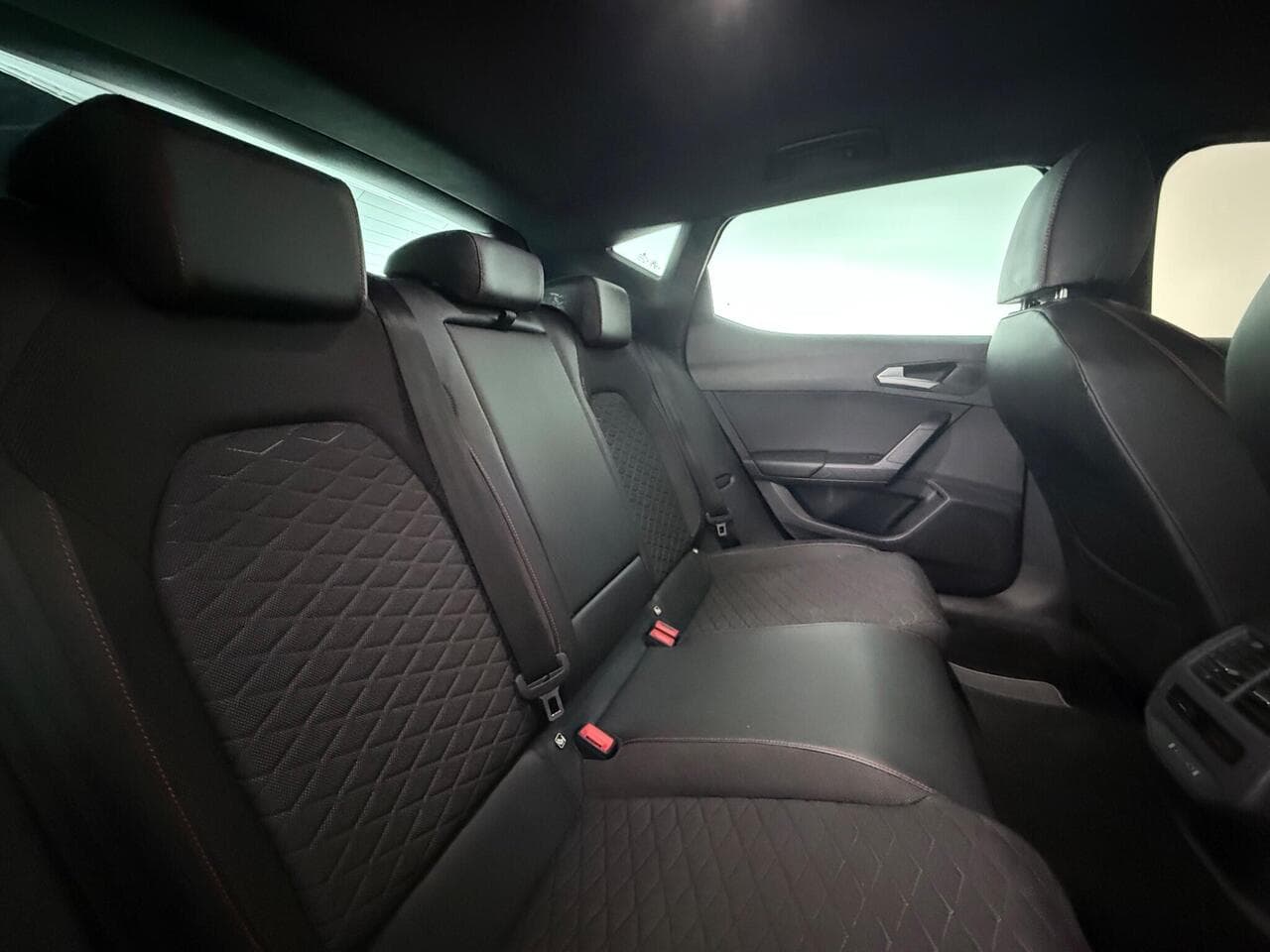 SEAT Leon thumbnail Seats Rear