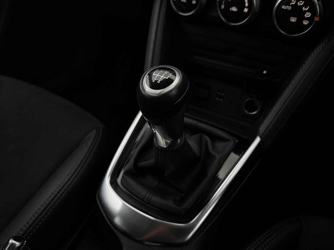 Mazda Mazda2 thumbnail Interior Front