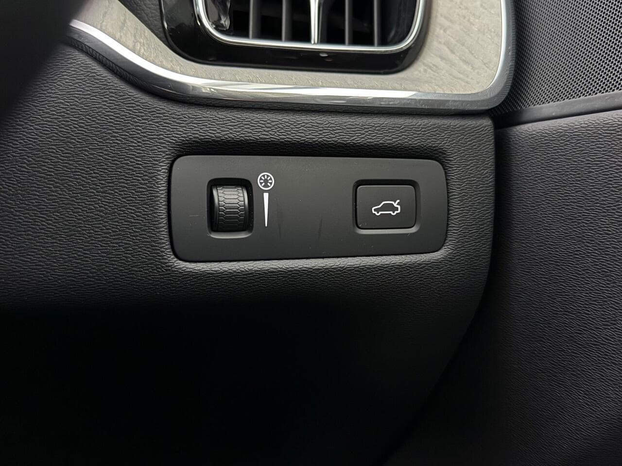 Volvo XC60 thumbnail Misc Controls