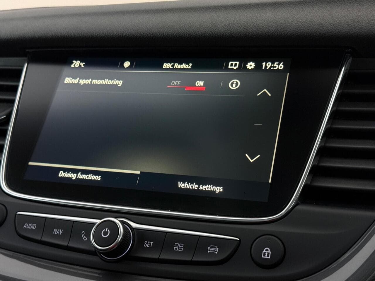Vauxhall Grandland X thumbnail Infotainment System