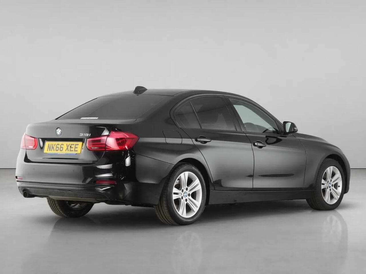 BMW 3 Series thumbnail Rear Right
