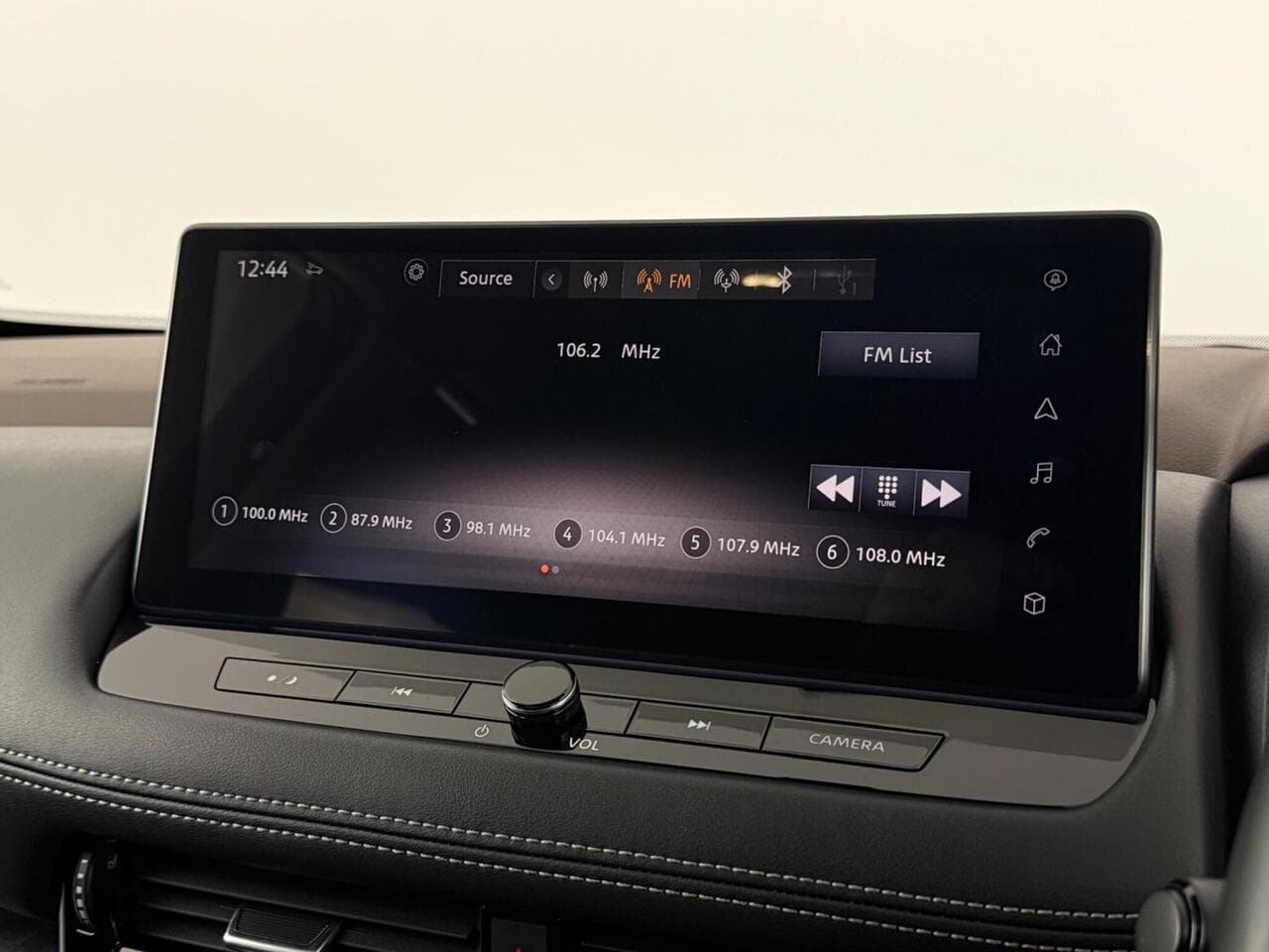Nissan X-Trail thumbnail Infotainment System