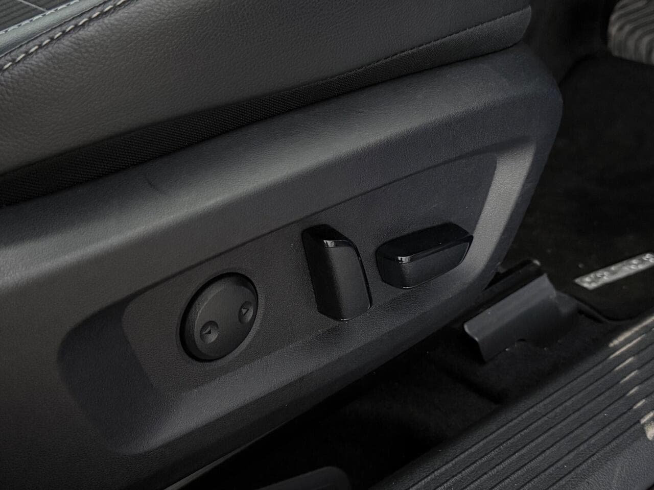 Nissan Qashqai thumbnail Misc Controls