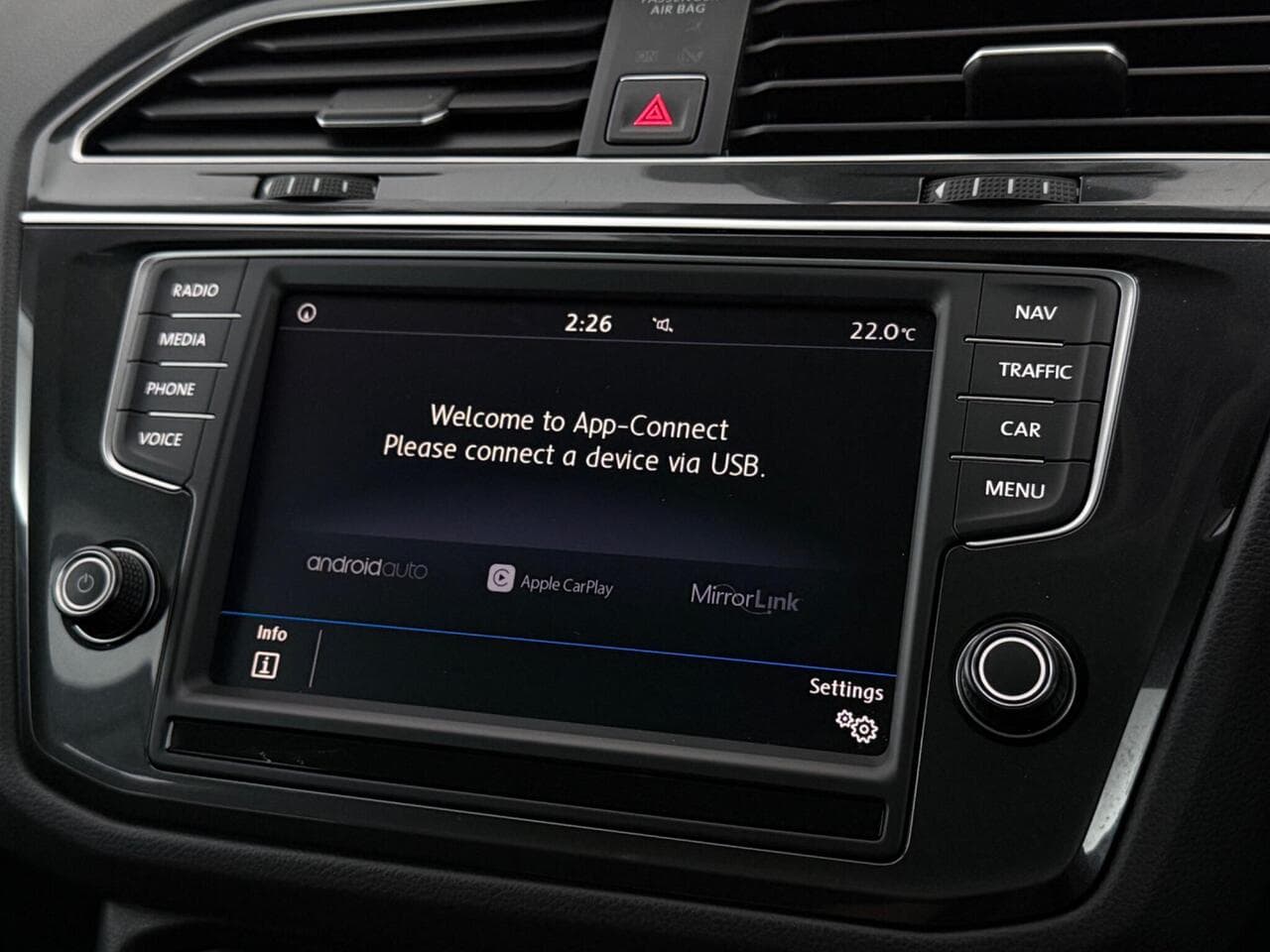 Volkswagen Tiguan thumbnail Infotainment System