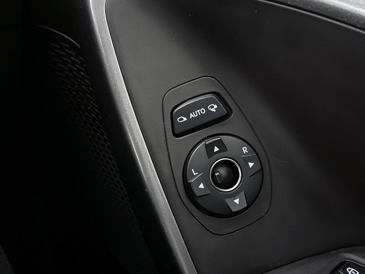Hyundai Santa Fe thumbnail Misc Controls