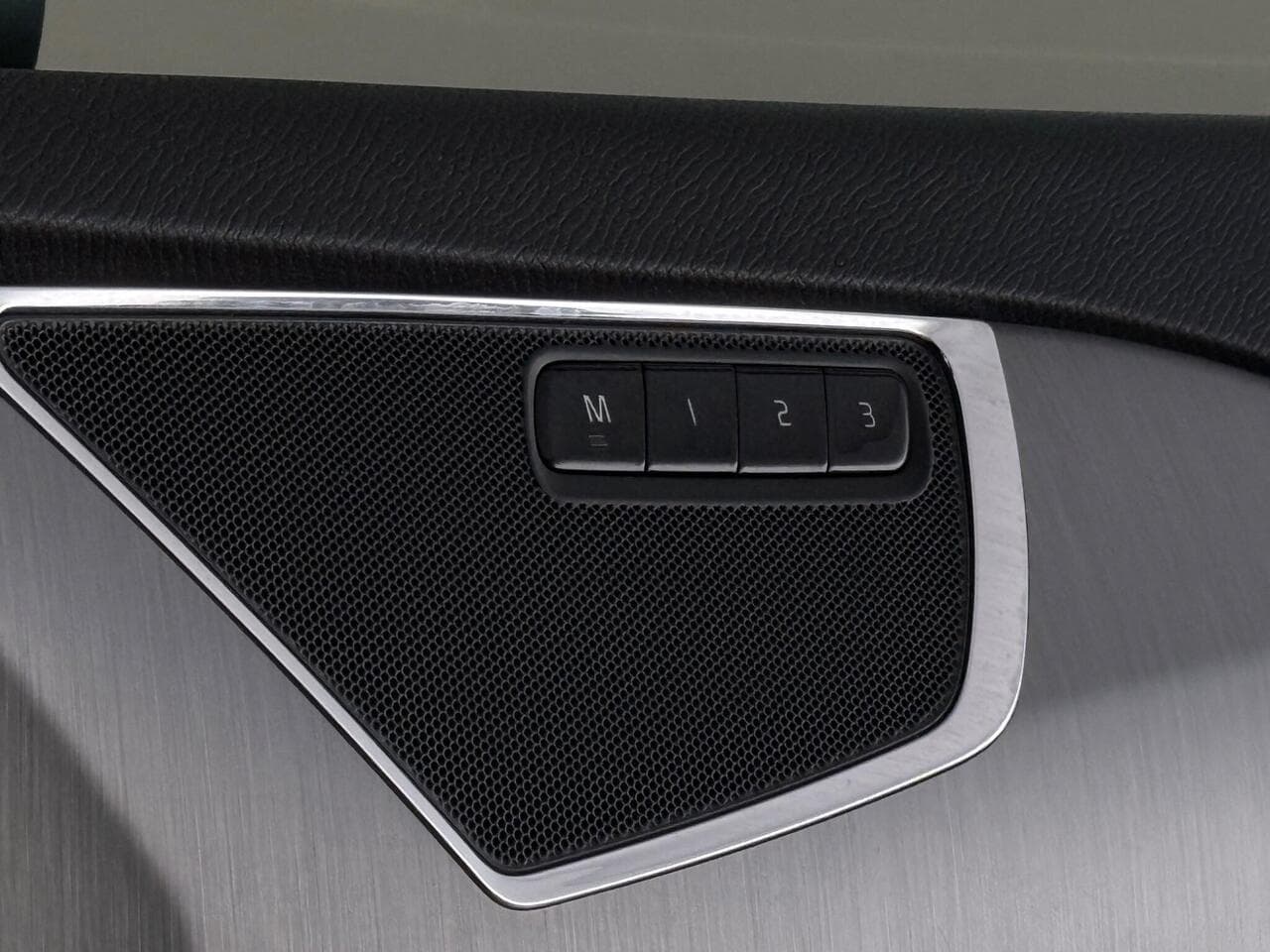 Volvo XC90 thumbnail Misc Controls