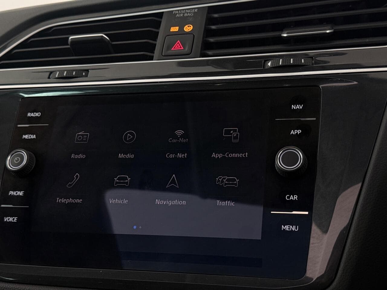 Volkswagen Tiguan thumbnail Infotainment System