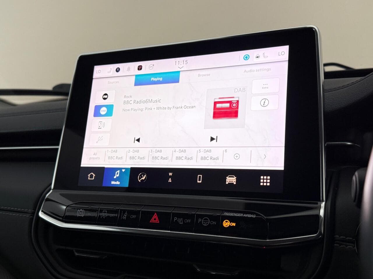 Jeep Compass thumbnail Infotainment System