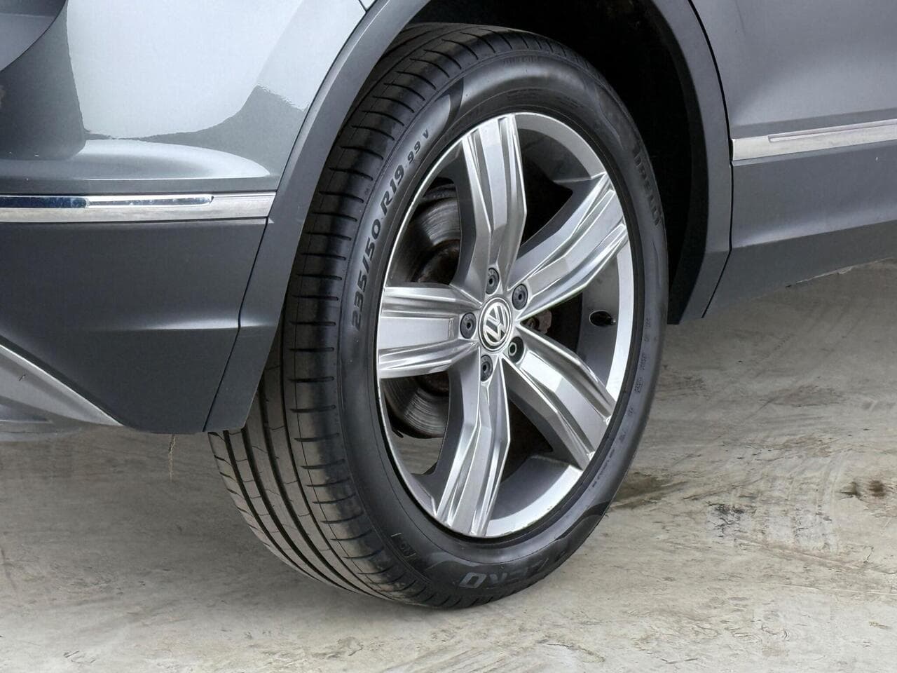 Volkswagen Tiguan thumbnail Wheel