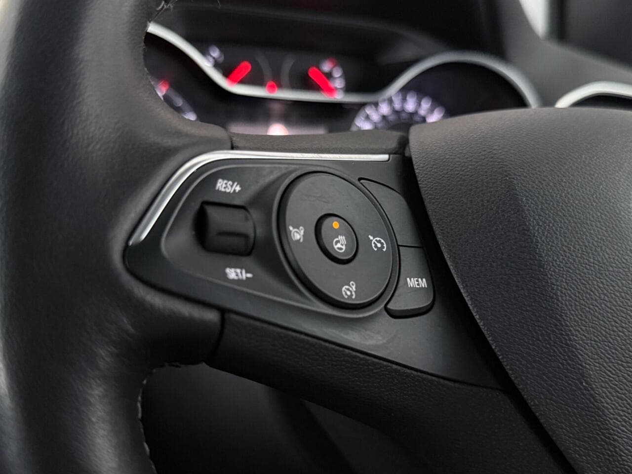 Vauxhall Crossland thumbnail Misc Controls