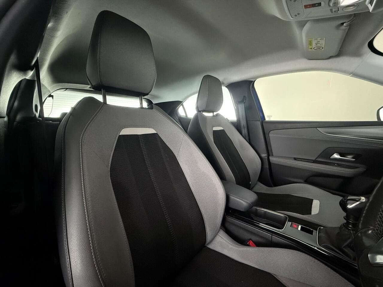 Vauxhall Mokka thumbnail Seat Driver