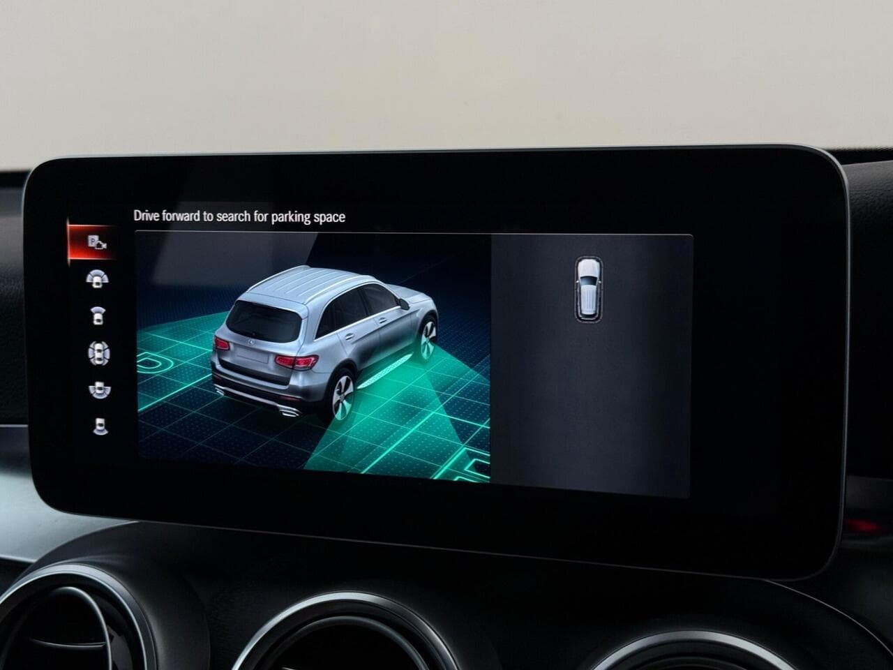 Mercedes-Benz GLC thumbnail Infotainment System