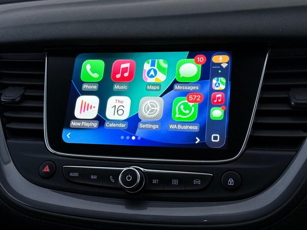 Vauxhall Grandland X thumbnail Infotainment System