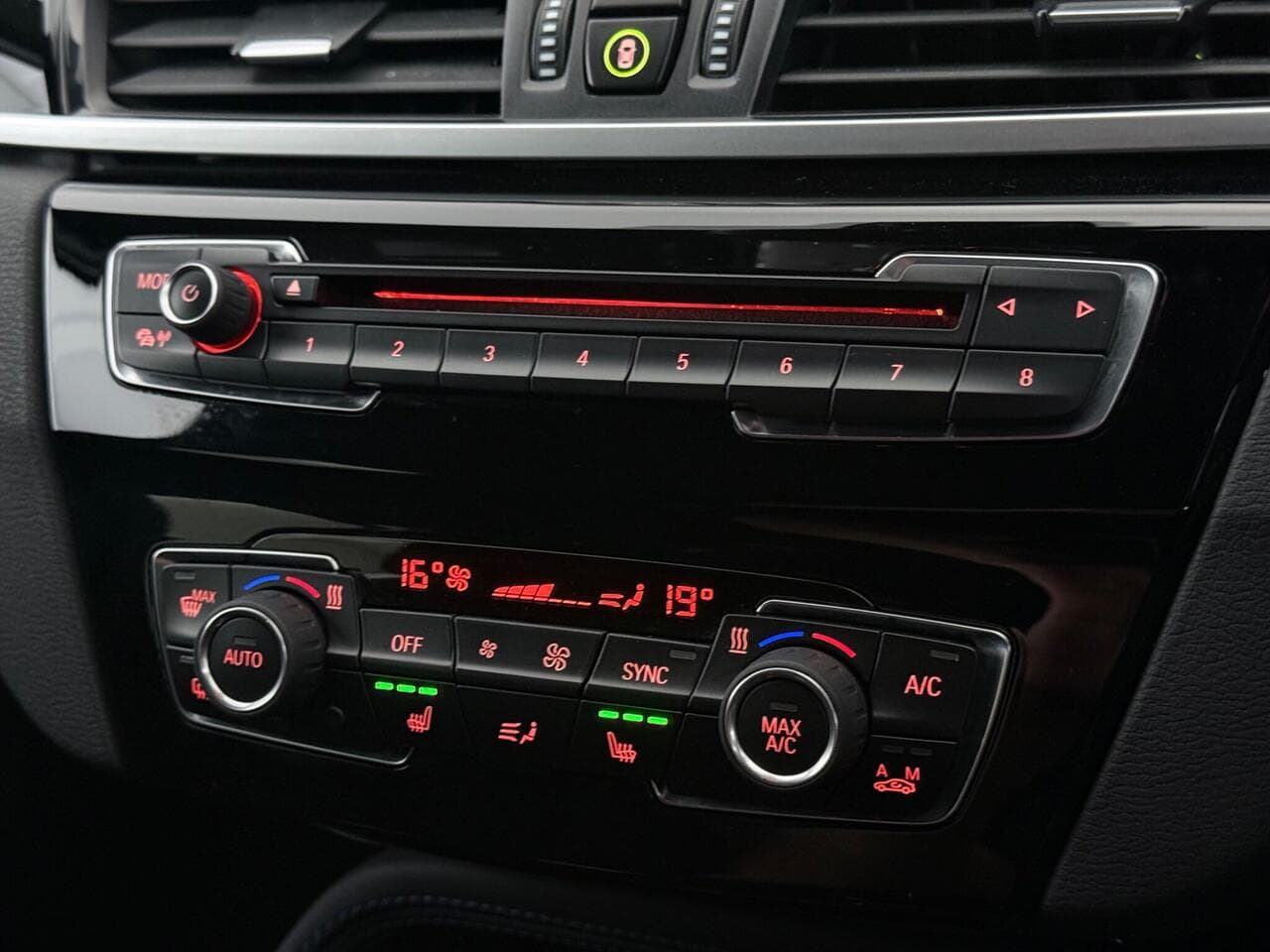 BMW X1 thumbnail Infotainment System