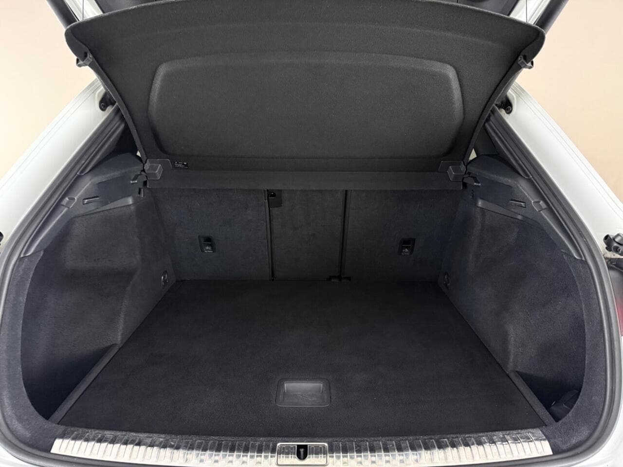 Audi Q3 thumbnail Boot