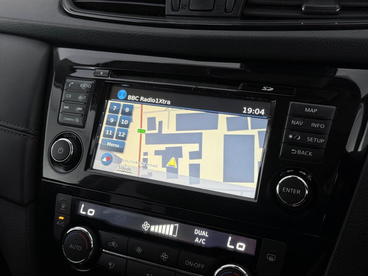 Nissan X-Trail thumbnail Infotainment System