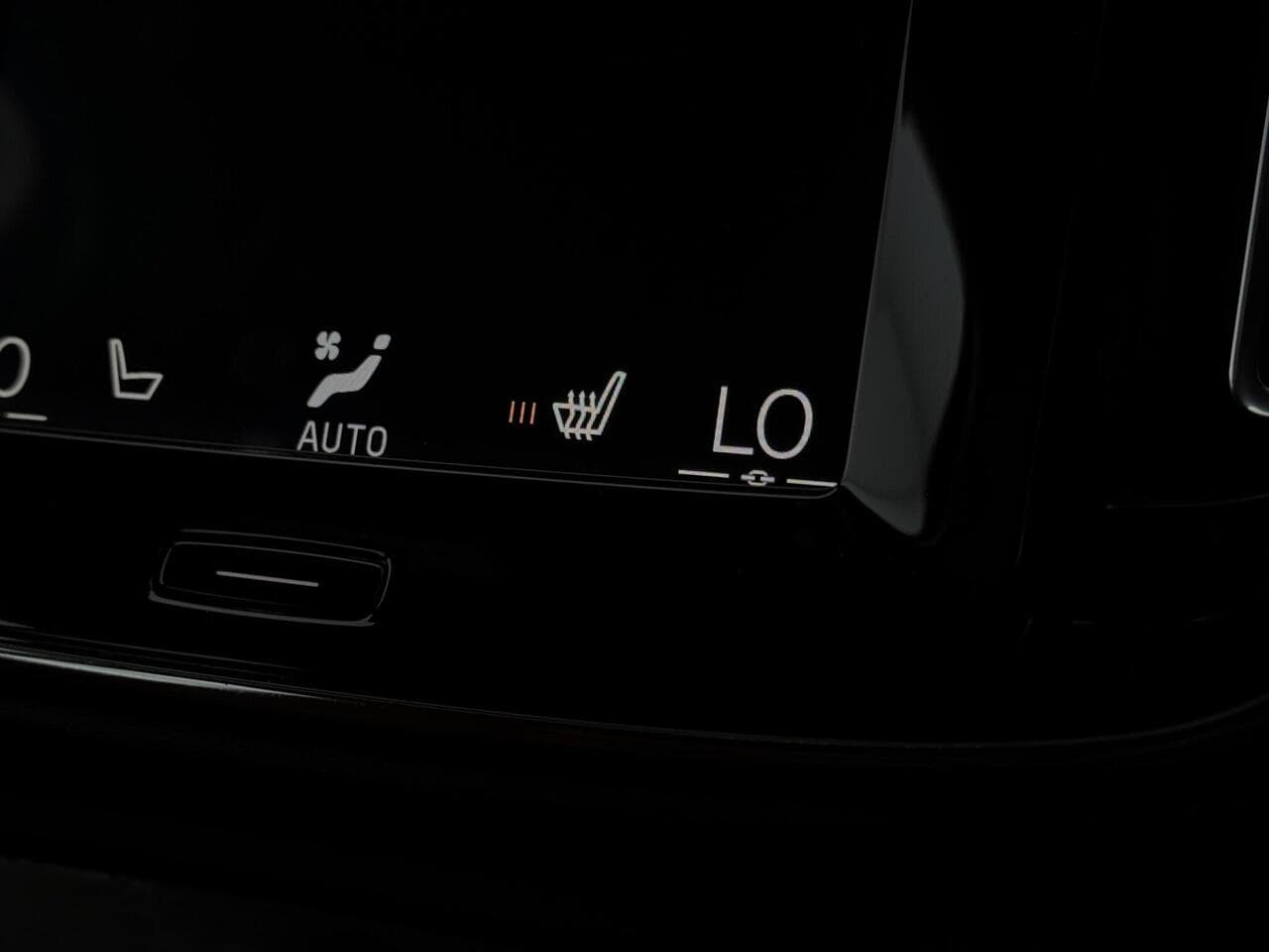 Volvo XC40 thumbnail Misc Controls