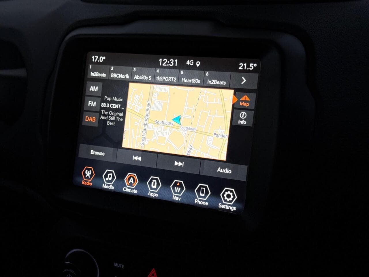 Jeep Renegade thumbnail Infotainment System