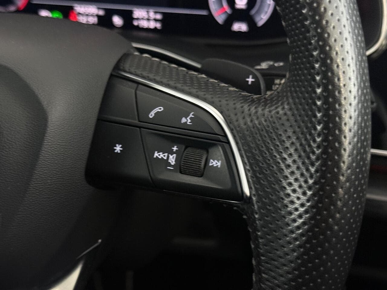 Audi Q8 thumbnail Misc Controls