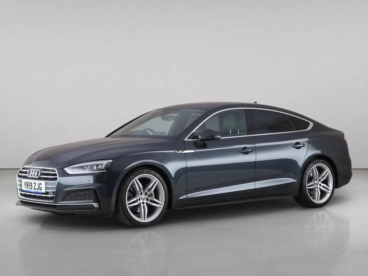 Audi A5 thumbnail Front Left