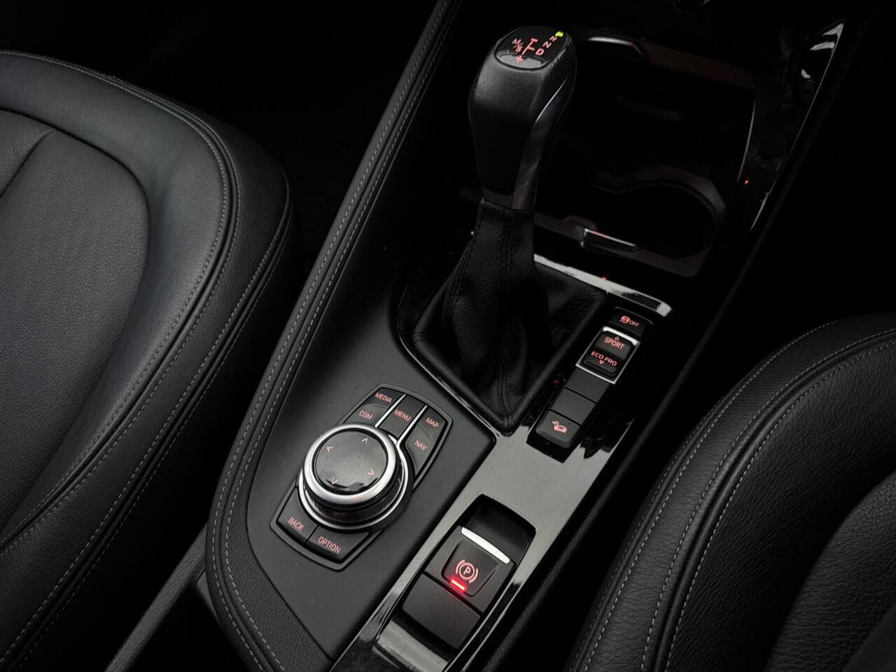 BMW X1 thumbnail Interior Front