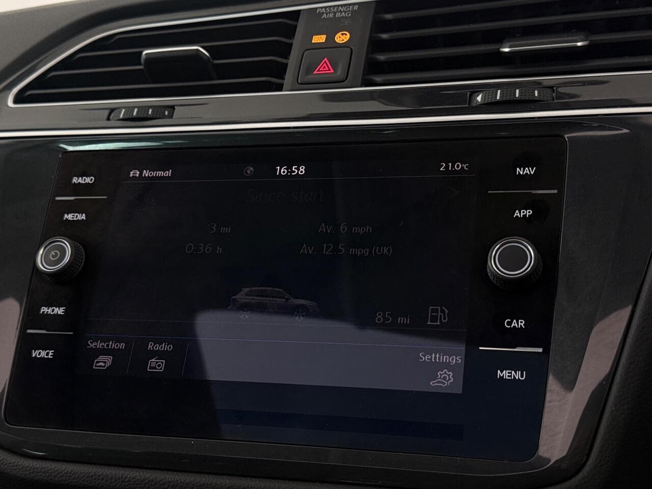 Volkswagen Tiguan thumbnail Infotainment System