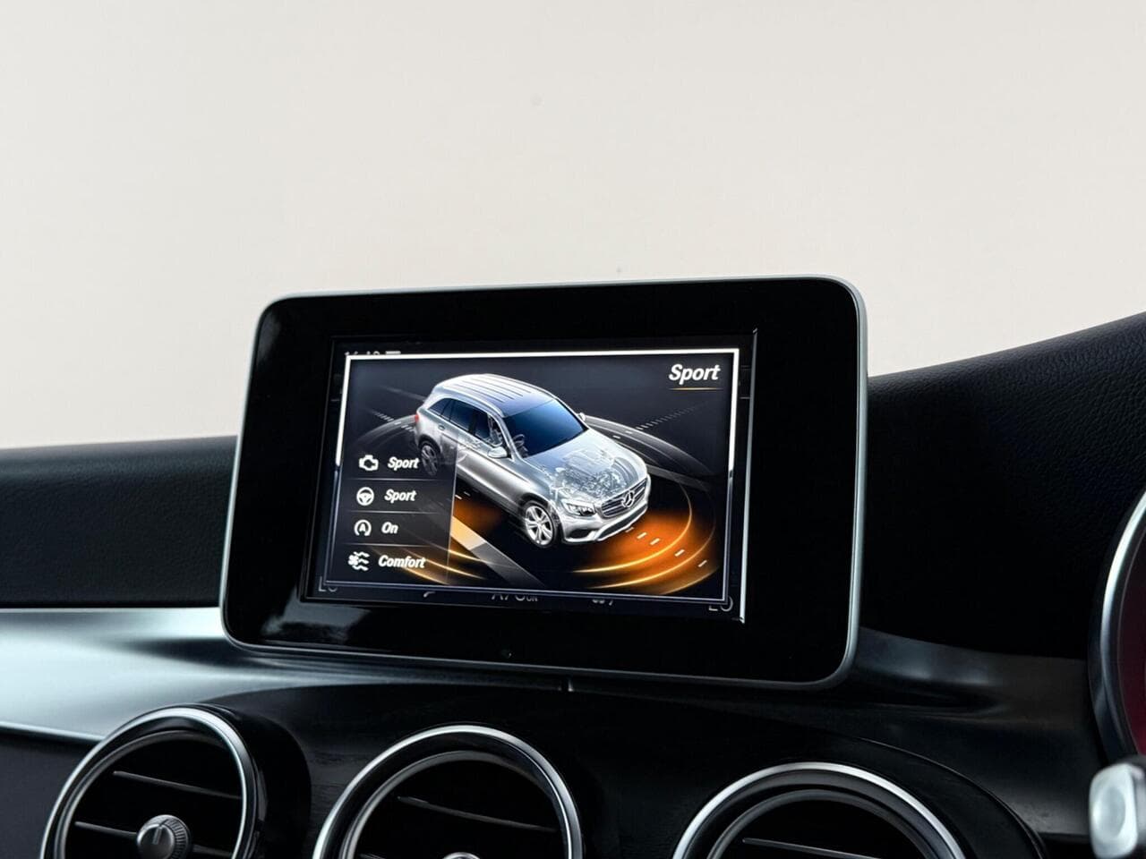 Mercedes-Benz GLC thumbnail Infotainment System