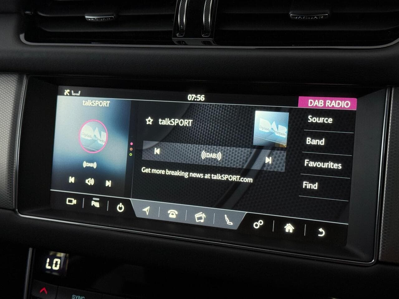 Jaguar XF thumbnail Infotainment System