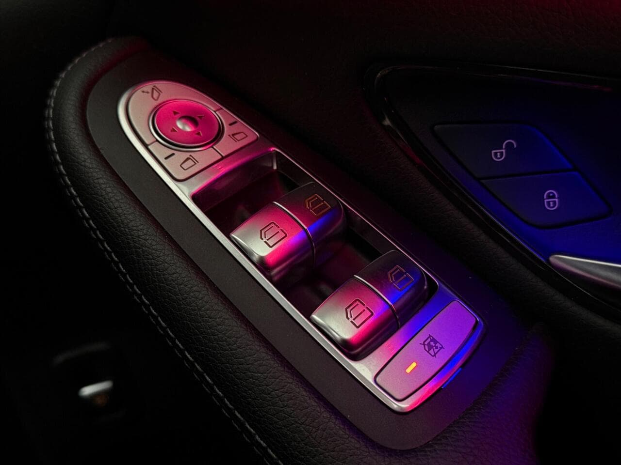 Mercedes-Benz GLC thumbnail Door Interior