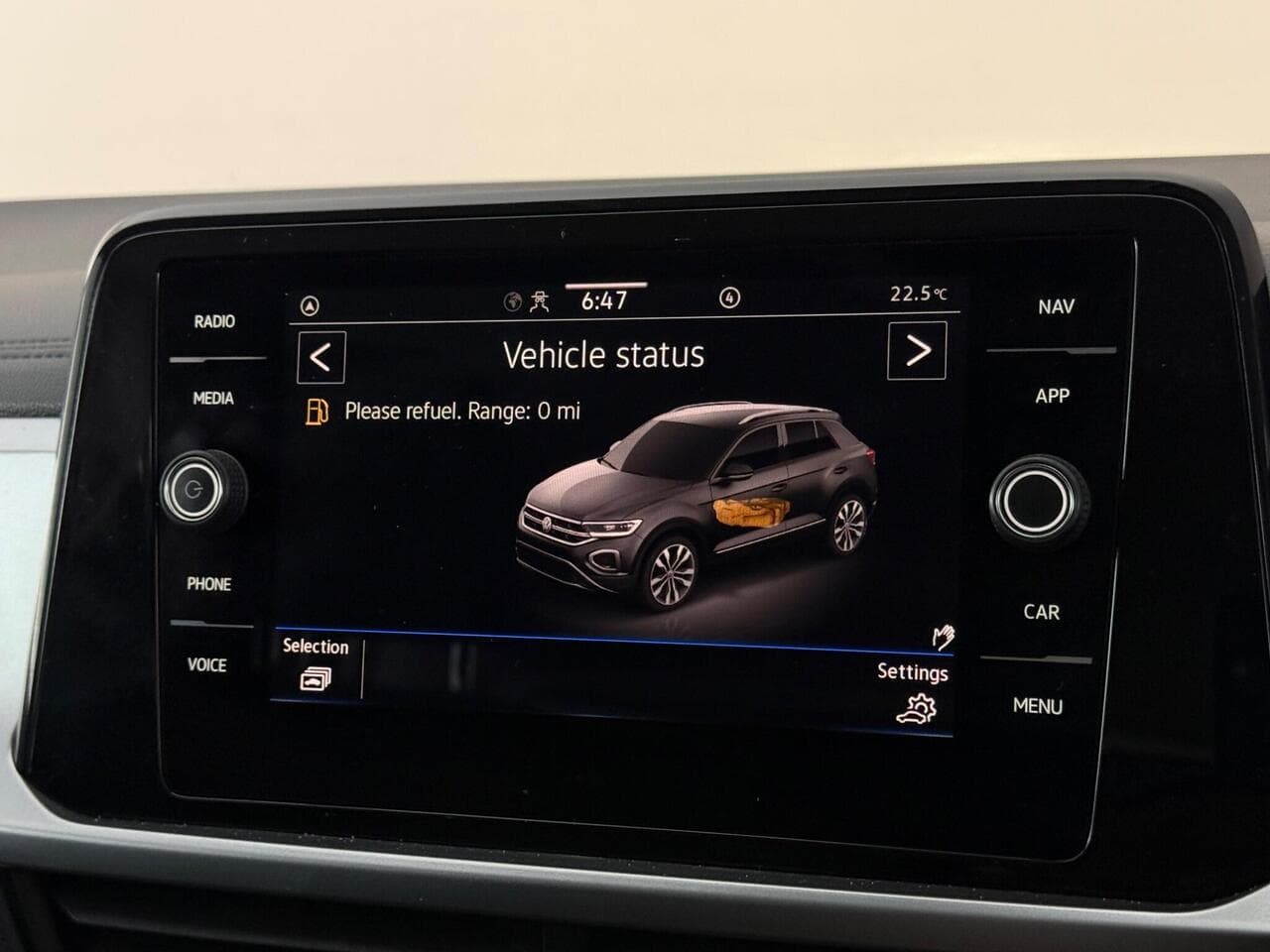 Volkswagen T-Roc thumbnail Infotainment System