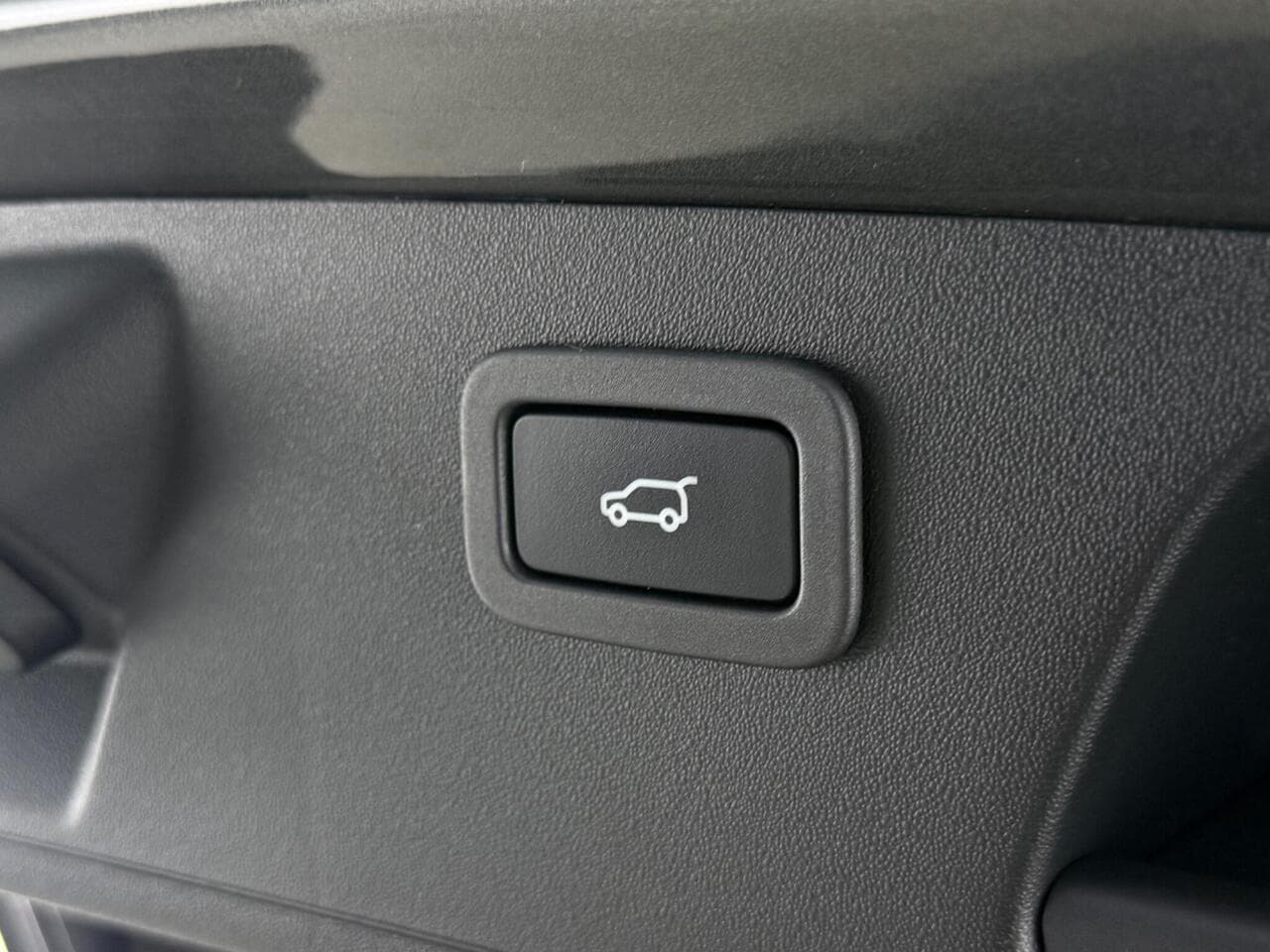 Jaguar E-PACE thumbnail Misc Controls