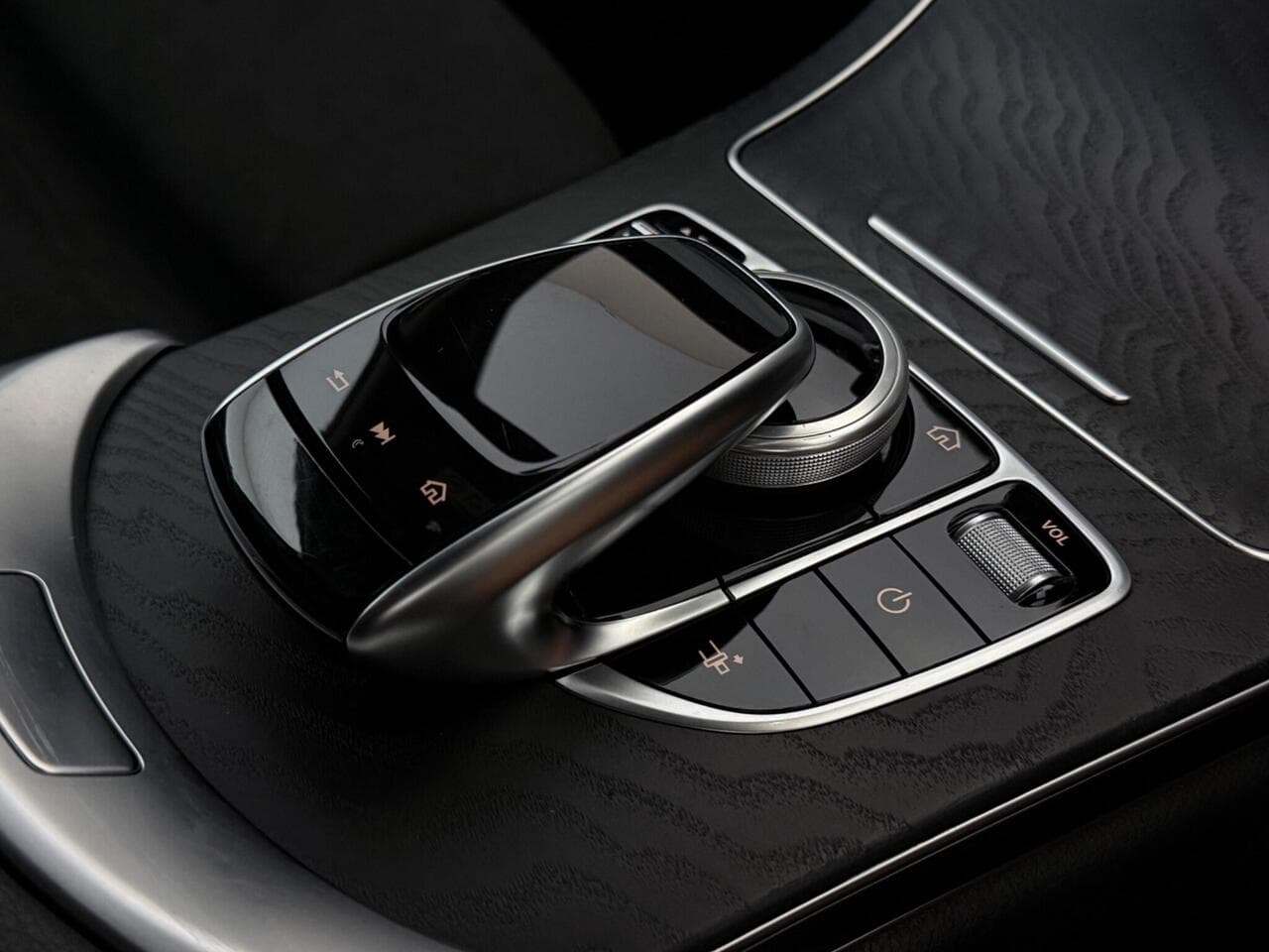 Mercedes-Benz C Class thumbnail Misc Controls