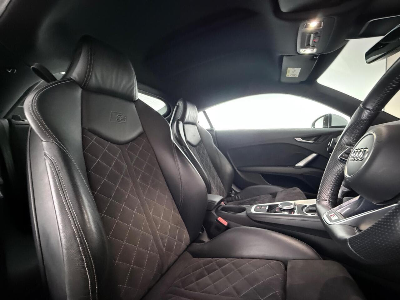 Audi TT thumbnail Seat Driver