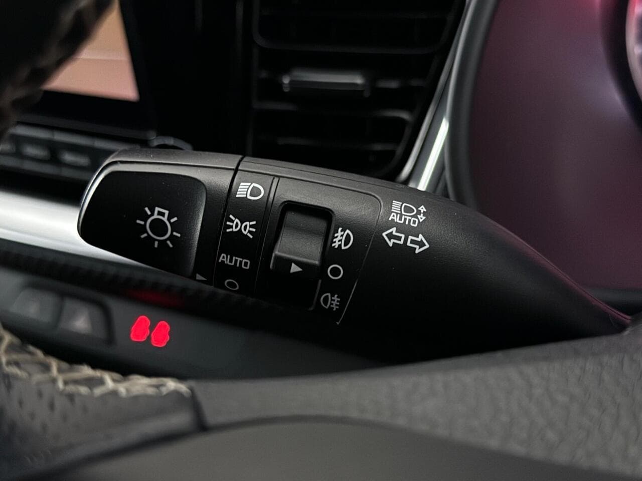 Kia Stonic thumbnail Misc Controls