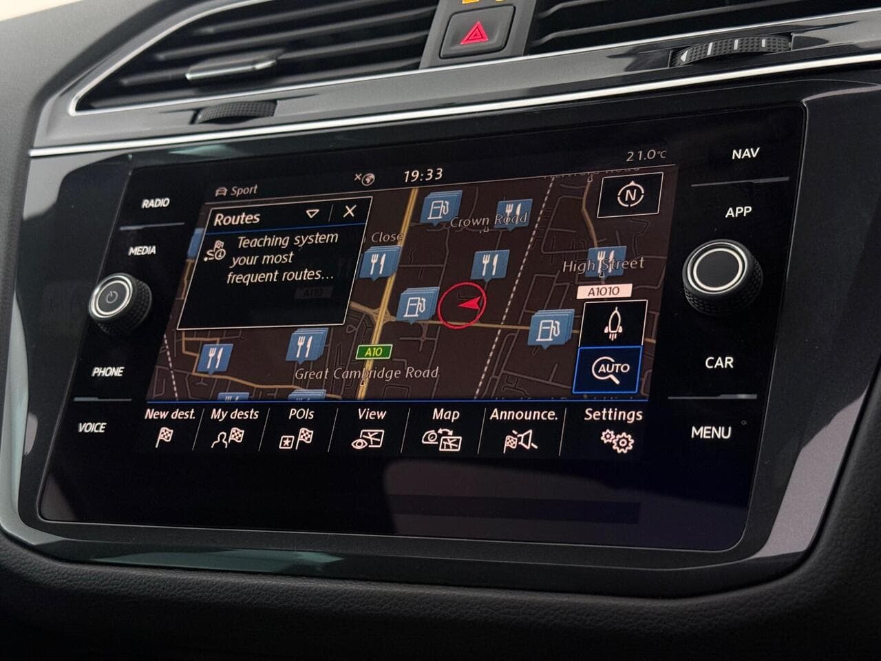 Volkswagen Tiguan thumbnail Infotainment System