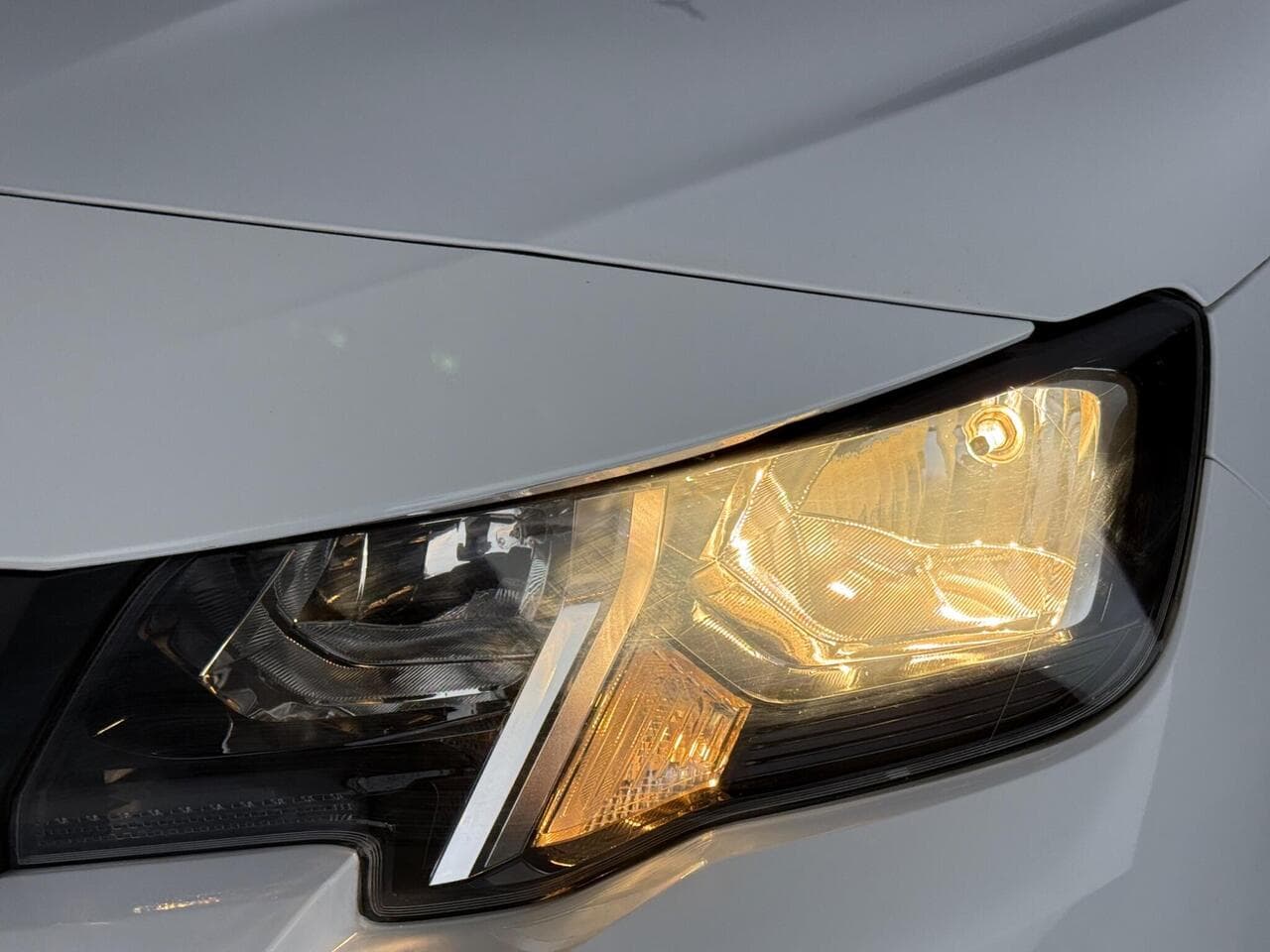 Peugeot Partner thumbnail Lights Front