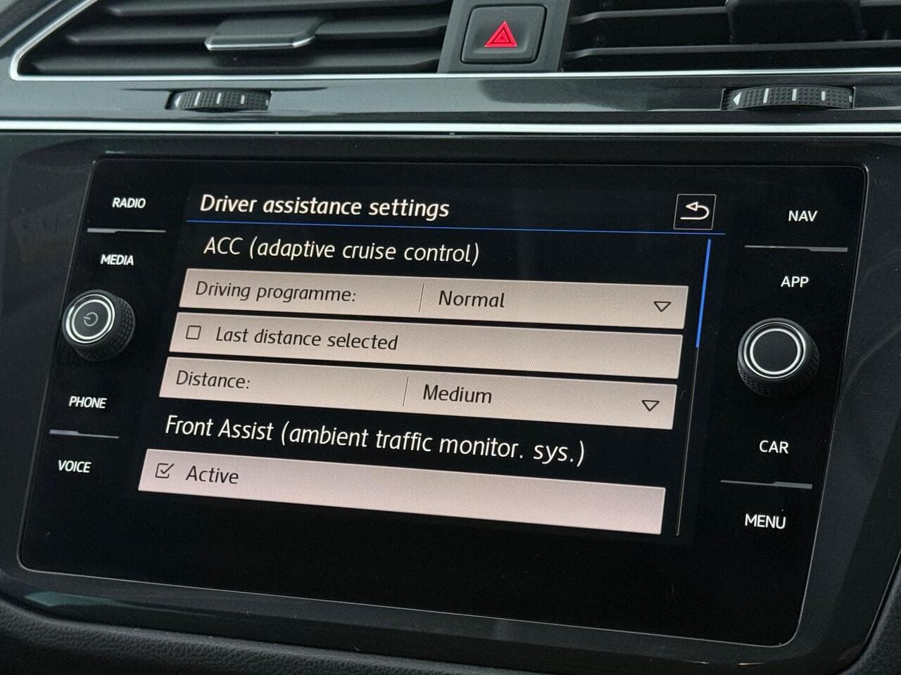 Volkswagen Tiguan thumbnail Infotainment System