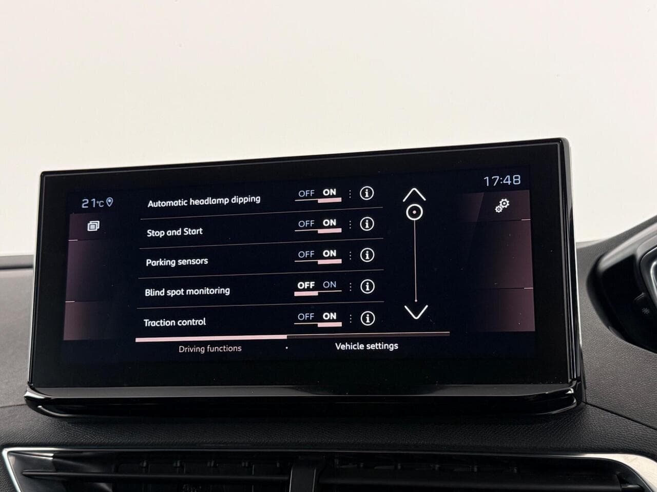Peugeot 5008 thumbnail Infotainment System