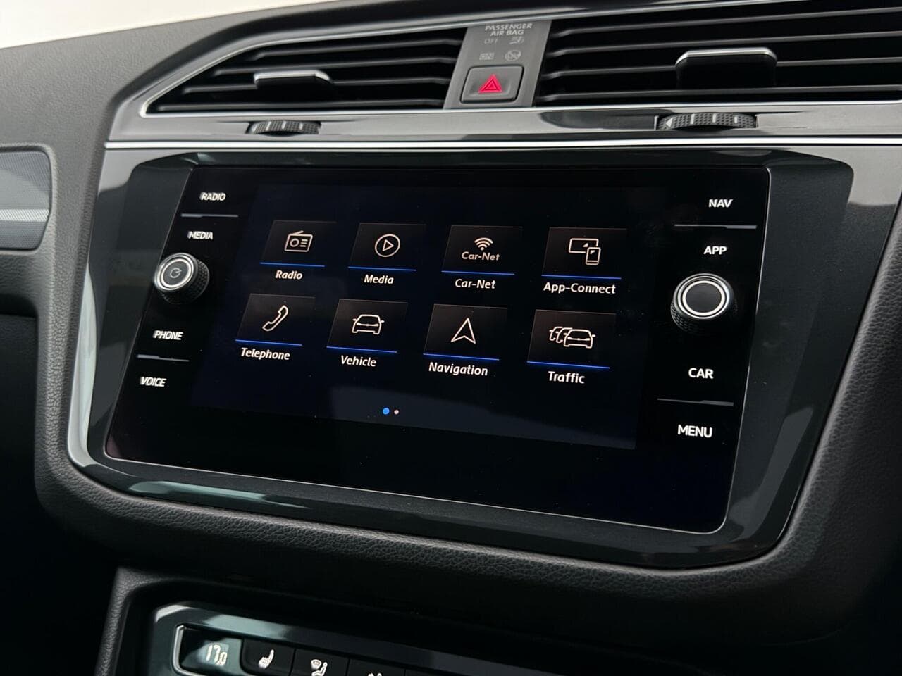 Volkswagen Tiguan thumbnail Infotainment System