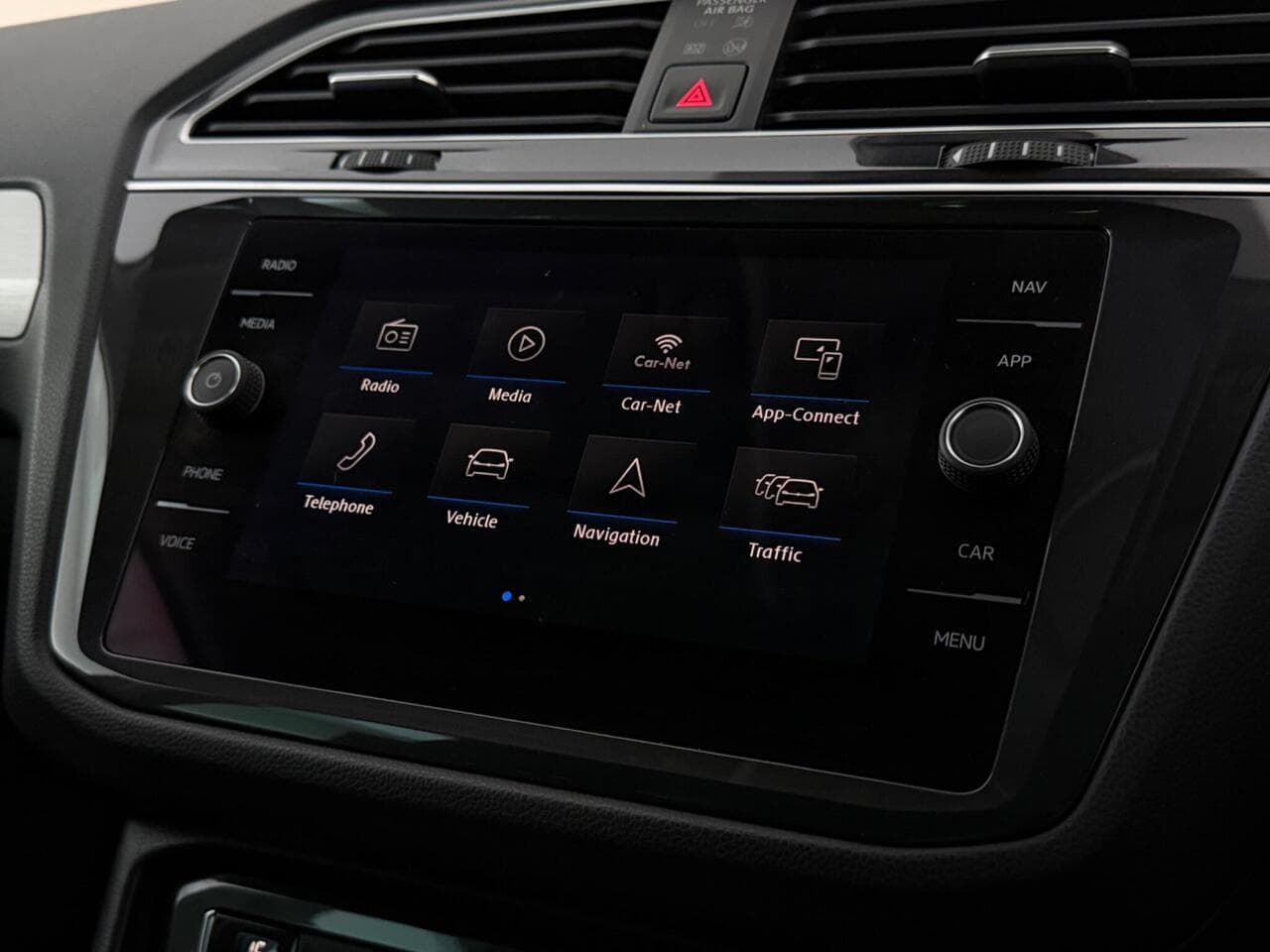 Volkswagen Tiguan thumbnail Infotainment System