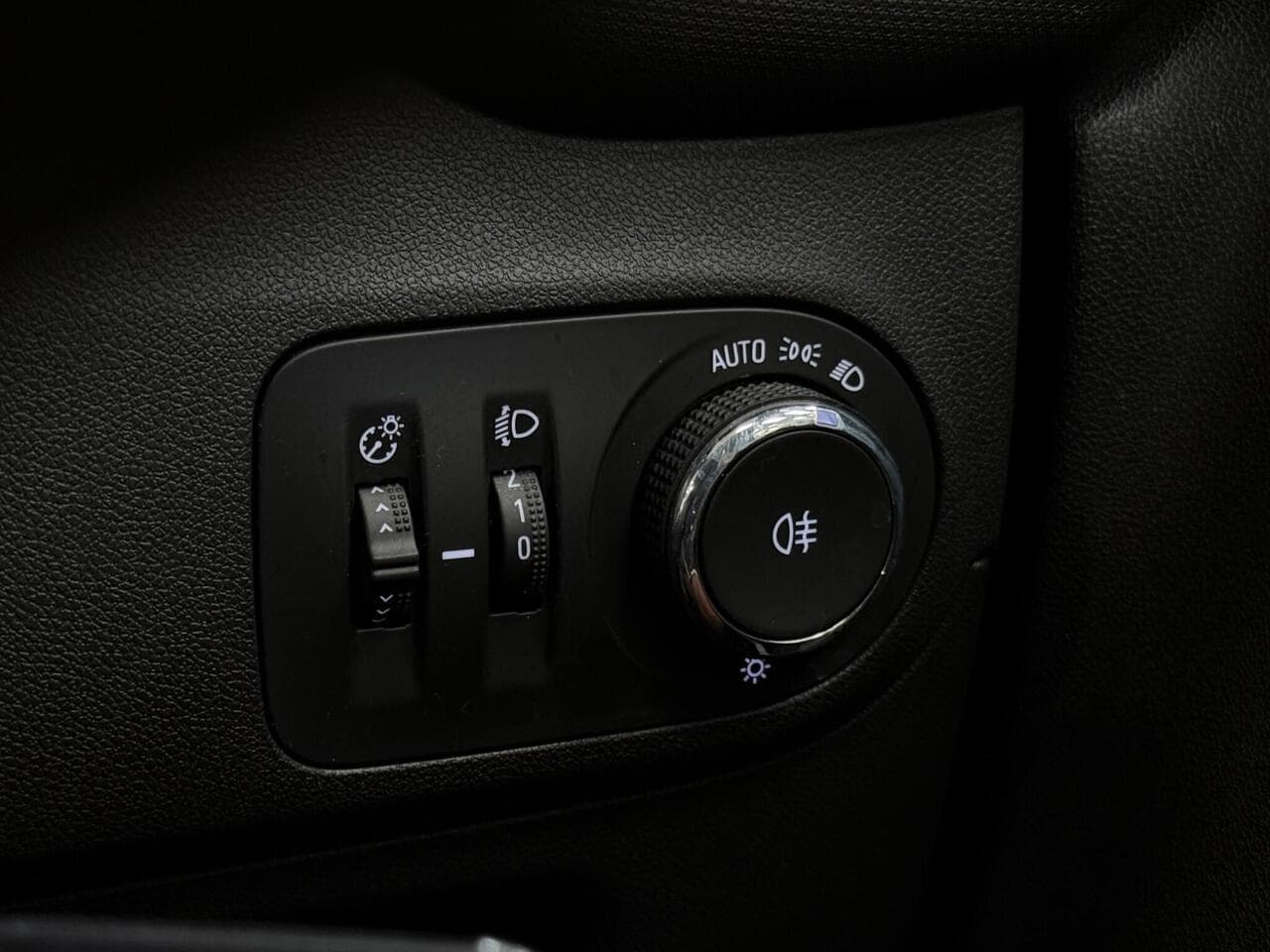 Vauxhall Crossland X thumbnail Misc Controls